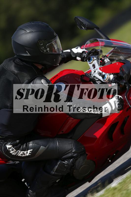 /Archiv-2024/29 12.06.2024 MOTO.CH Track Day ADR/Gruppe gelb/backside